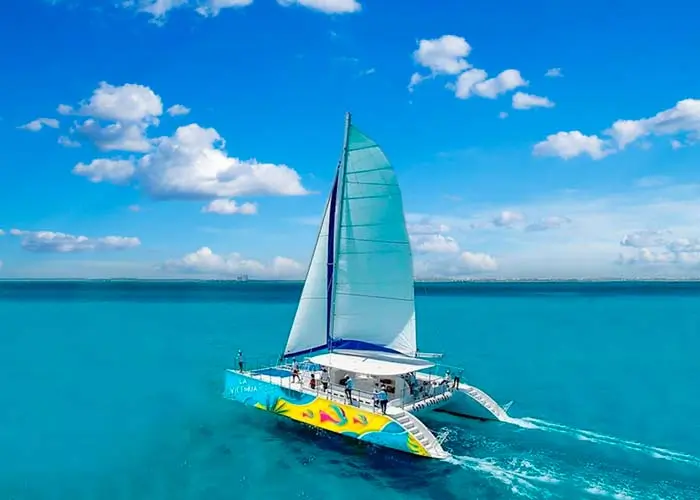 Catamaran Pleasure (Isla Mujeres)